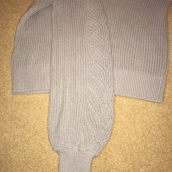 Light gray sweater - Picture 4 of 6